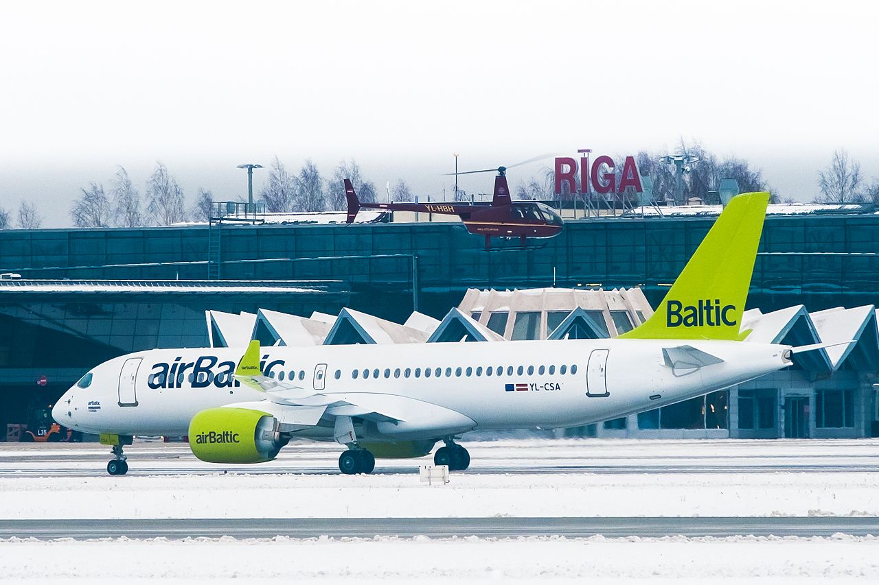 AirBaltic avion polijeće sa aerodroma u Rigi