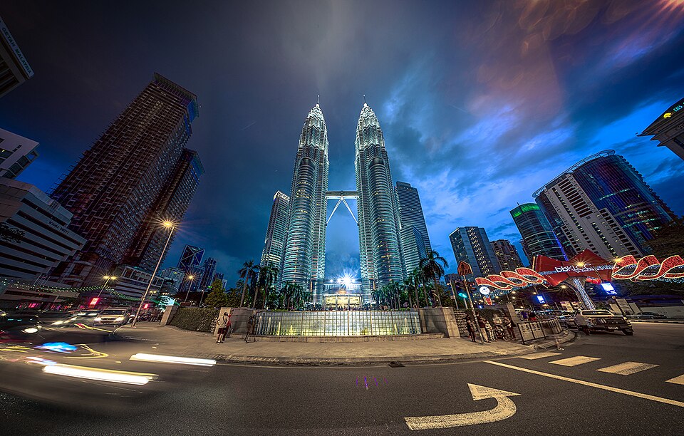 tornjevi petronas u kuala lumpuru malezija snimljeni 2015. godine