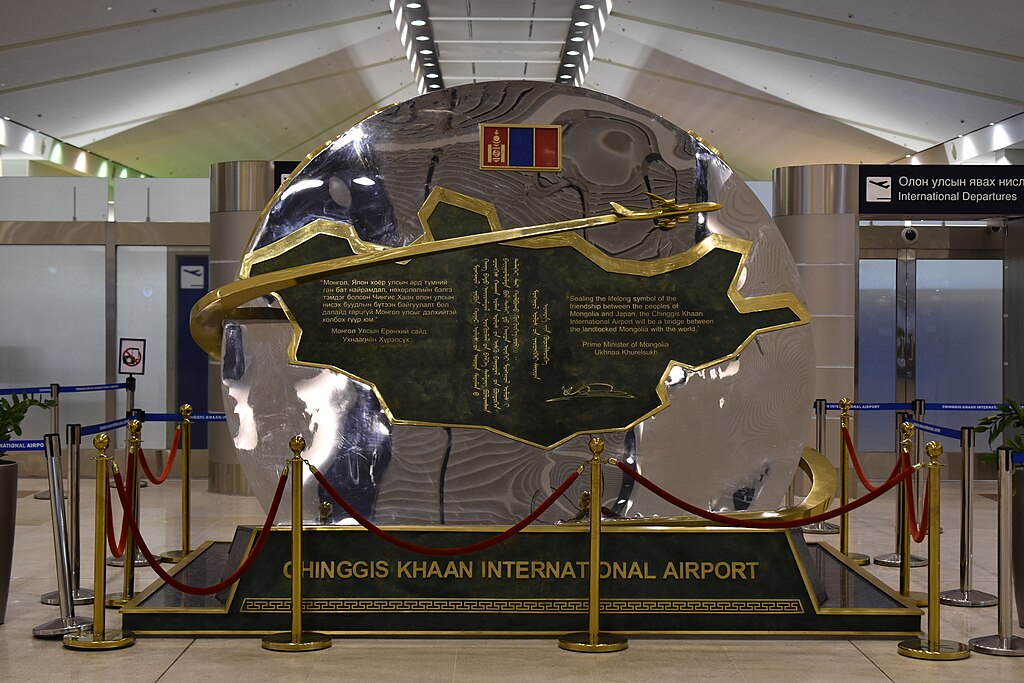 spomenik u zgradi aerodroma u Mongoliji