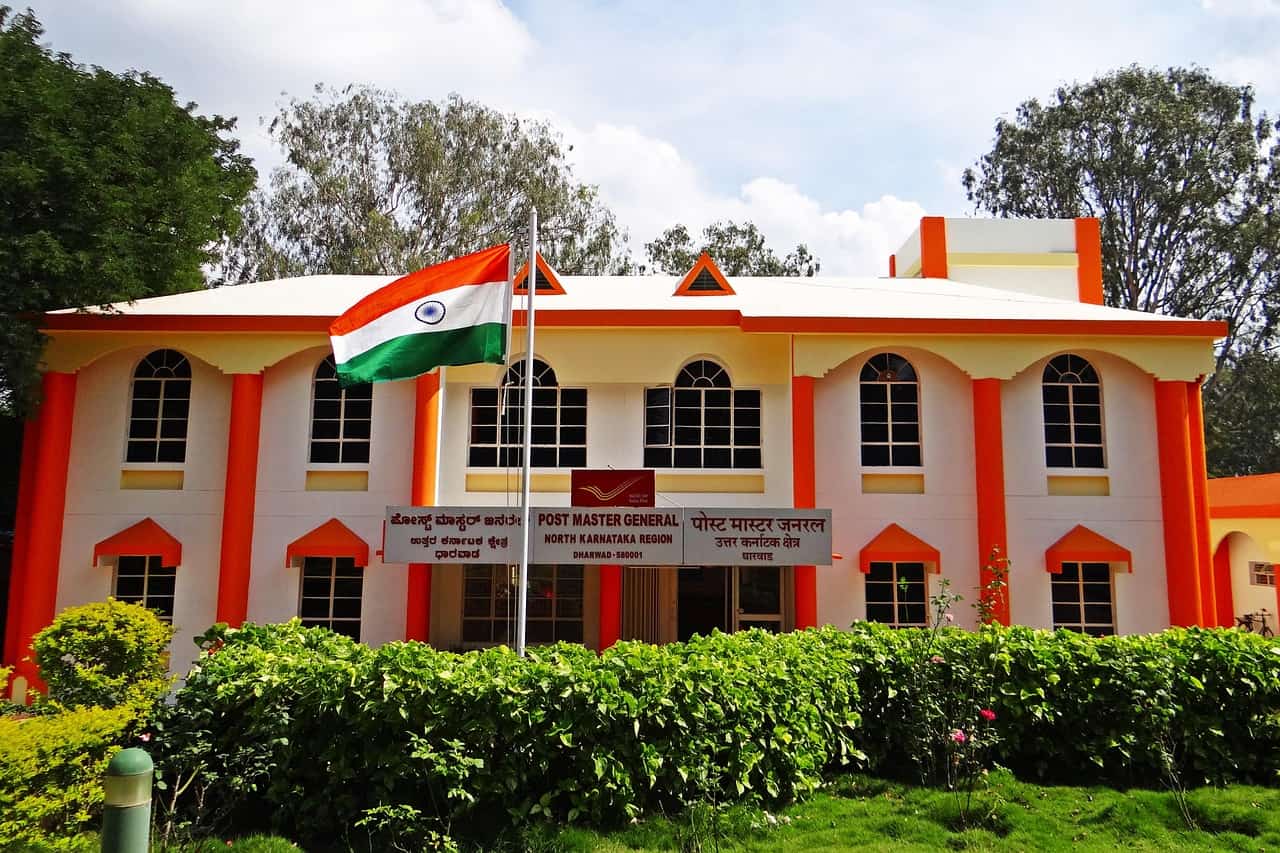 Jedna od mnogobrojnih zgrada pošte Indije