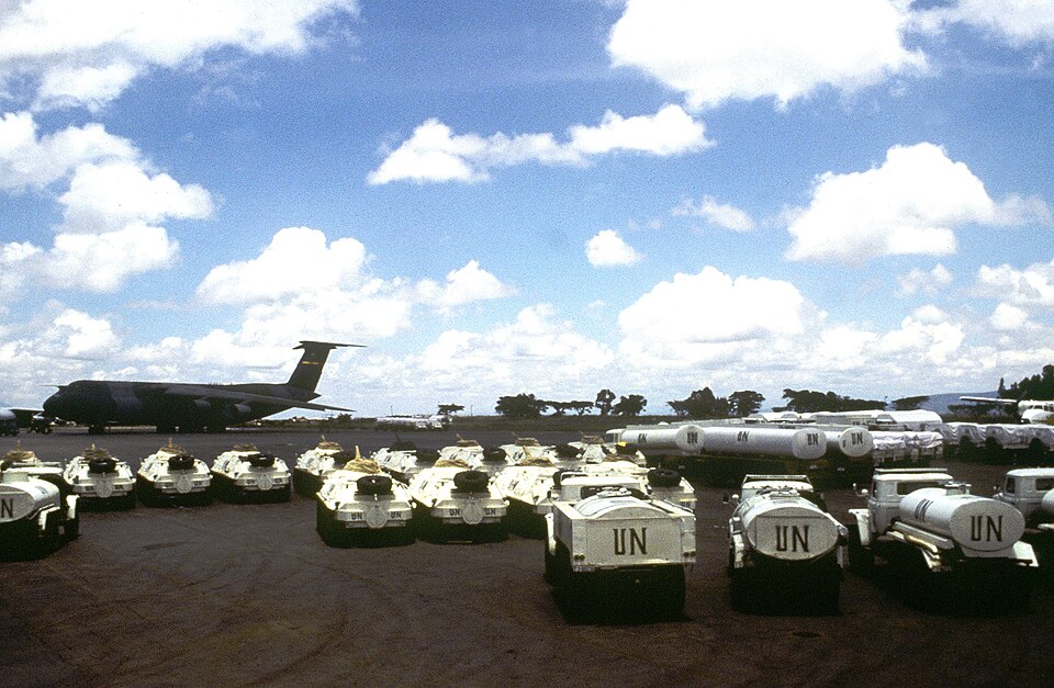 ukrcavanje etiopskih trupa ujedinjenih nacija u avion c-5 za kigali u ruandi 1994. godine