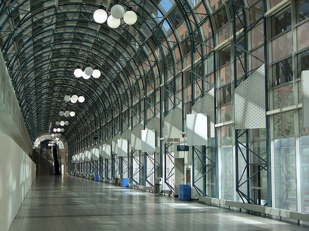 Stakleni pjesacki most