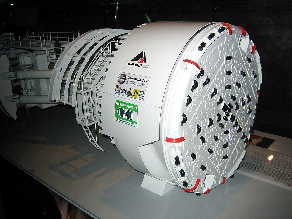 model masine za busenje tunela s-210 koriscene za juzni dio gotthard baznog tunela u svajcarskoj
